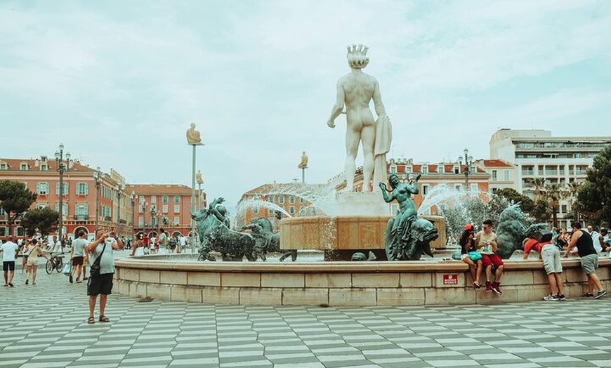 Image 3: Séance photos professionnelle Place Massena Cœur de Nice