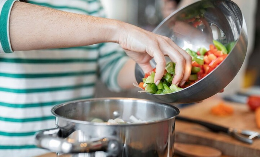 Image 8: Elaborar Tapas Tradicionales Españolas + Vino Local (3 - Comida de ...