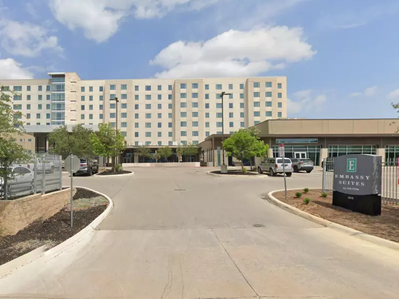 Parking at Embassy Suites Landmark Lot