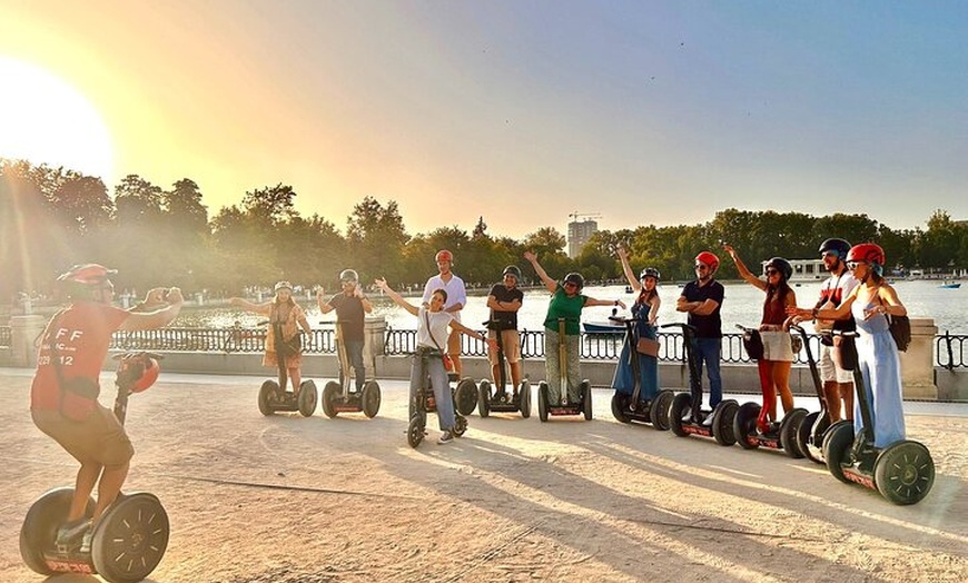 Image 2: Recorrido en Segway por el Parque del Retiro