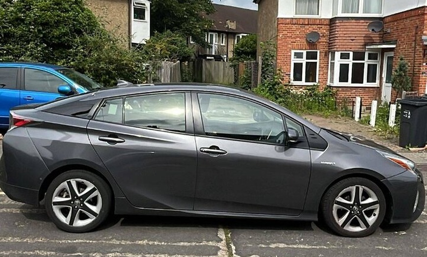 Image 10: London Gatwick Airport LGW Private Transfer to London City/Hotels