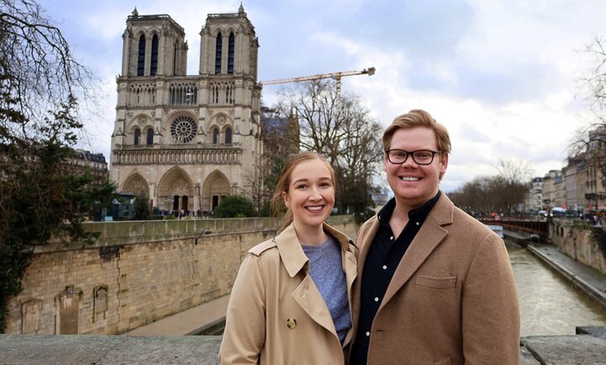 Image 1: Visite privée de Paris en minivan avec photoshoot inclus