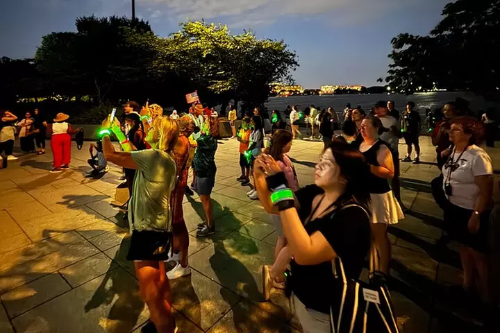 DC Night Tour With Magic LED- Pick Up/Drop, Snacks, LED Bracelets