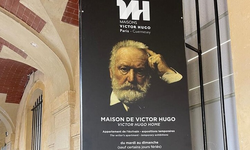 Image 12: Marais Highlights, Place des Vosges avec Victor Hugo & Bakery Tour