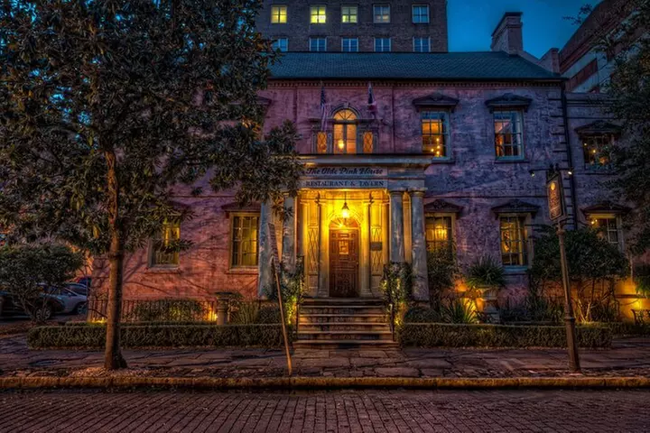 The Grave Tales Ghost Tour in Savannah