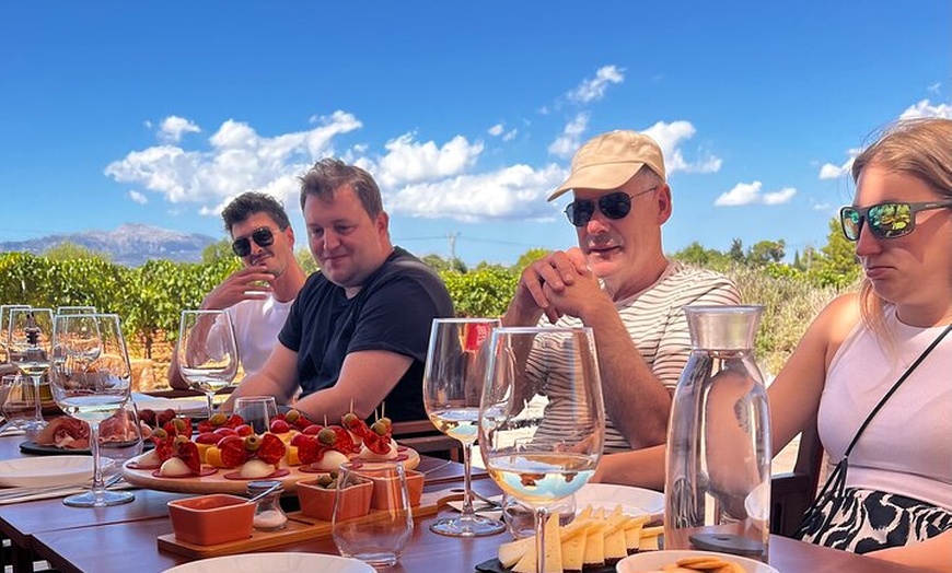 Image 3: AVENIDA WINE EXPERIENCE - Tesoros del vino local