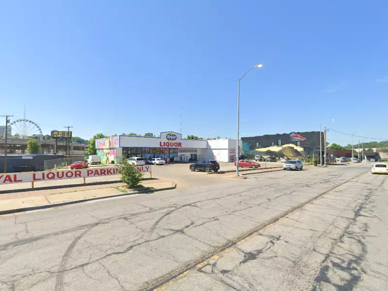 Parking at 801 Southwest Blvd. Lot - P5016