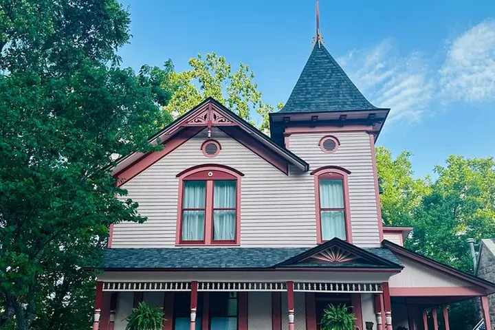 70-Minute Guided Downtown Eureka Springs Walking Tour