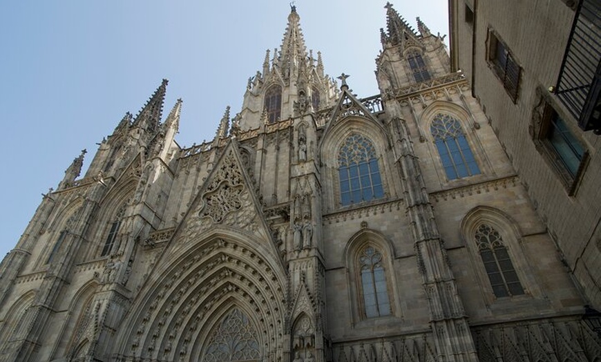 Image 3: Entrada a la Catedral de Barcelona