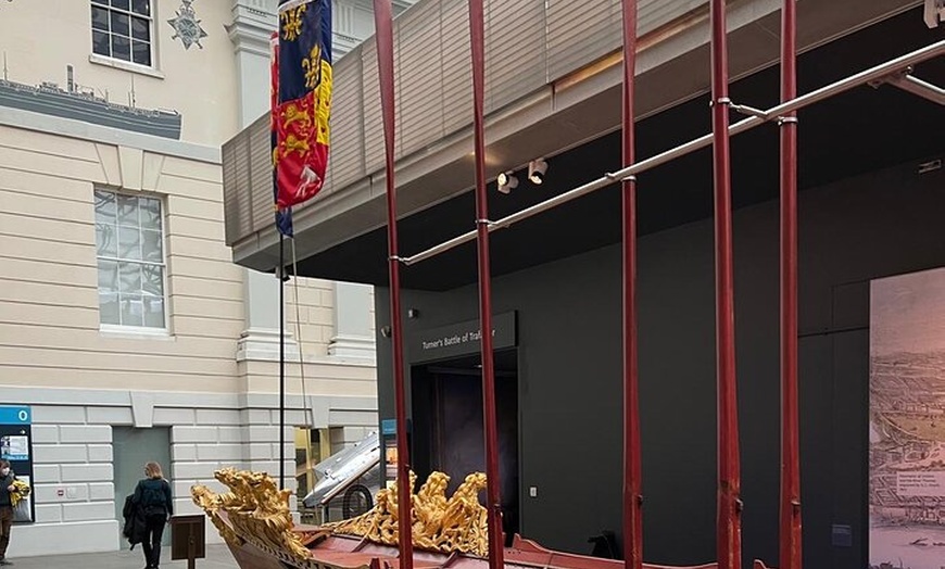 Image 33: London Walking Tour VIP