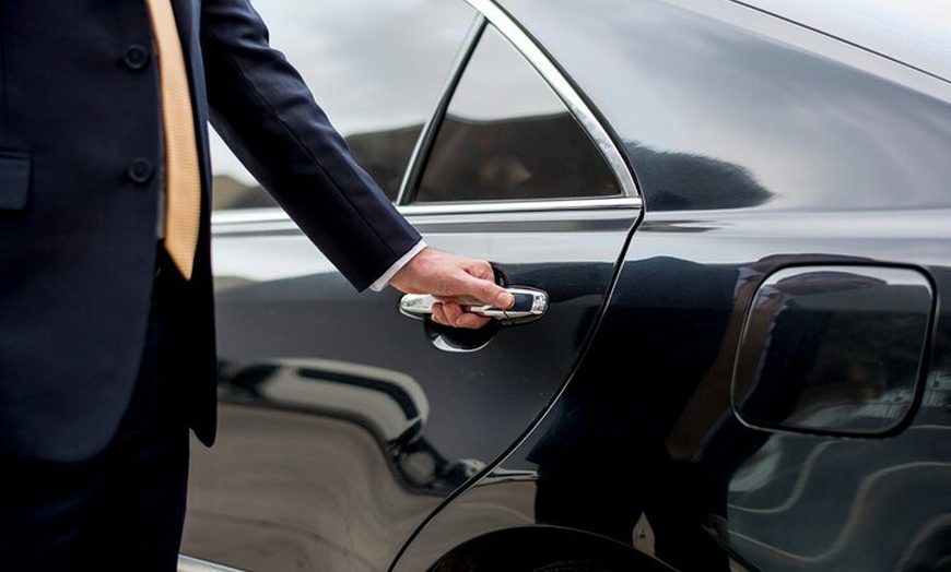 Image 13: London to Southampton Cruise Port - Shuttle Transfer