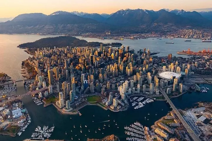 1 day Vancouver City Tour - Capilano Bridge(optional)Chinese/Eng - Primary Image