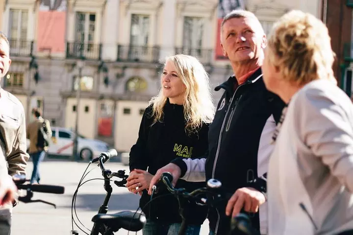 Alquiler de bicicletas con soporte para teléfono y visita autoguiada
