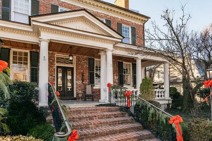 Ghosts of Fredericksburg, Virginia: A Self-Guided Walking Tour