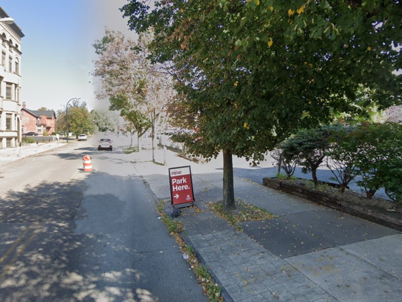 Parking at 347 Franklin St. Lot - P8141
