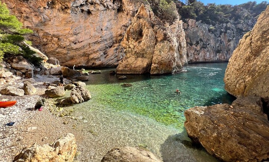 Image 2: Kayak Granadella Excursión Guiada en sus cuevas y Cala en Caló