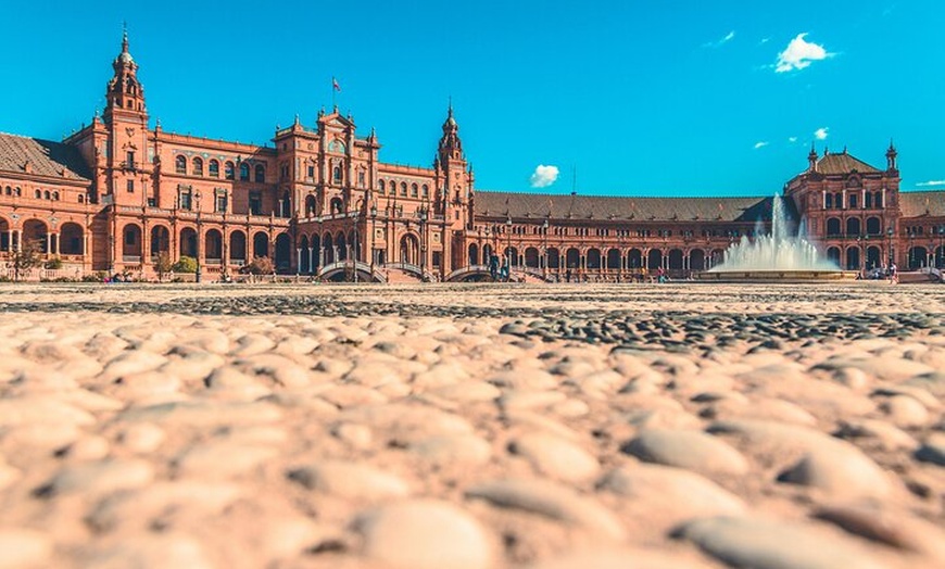 Image 5: Excursión privada de día completo a Sevilla con sesión de fotos gra...