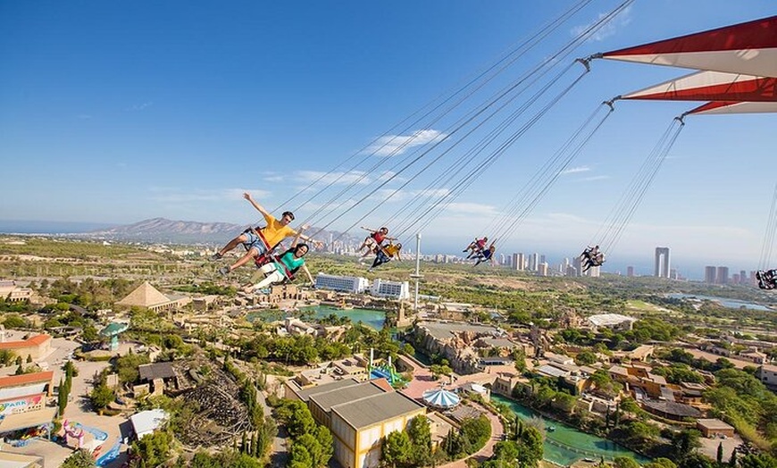 Image 6: Excursión de un día a Aqualandia, Terra Mítica o Benidorm desde Val...