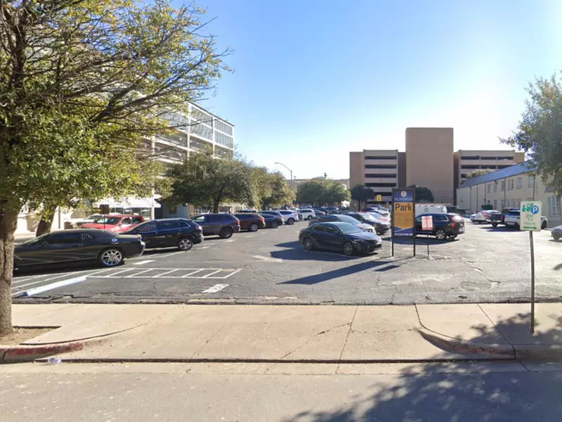 Parking at 917 Taylor St. Lot