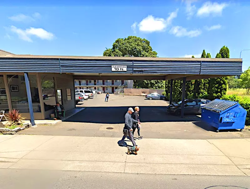 Parking at [E725] Old Motel 66 Lot