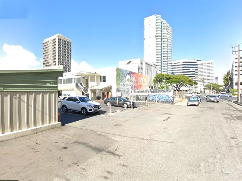 Parking at 510 Piikoi St. Lot: NON - CUSTOMER PARKING between 6PM and 4AM Only (510 Building Retail Customers - Please proceed directly to Establishment) - Second Medium