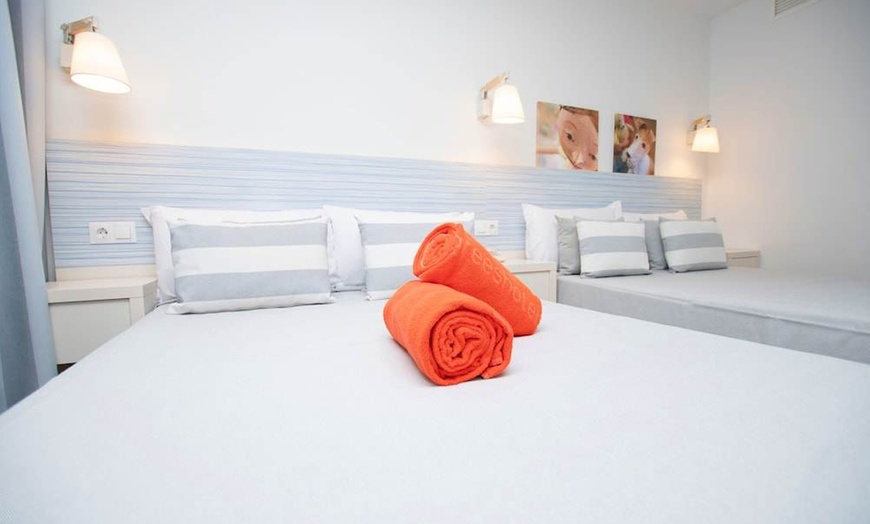 Image 8: ✈ COSTA BARCELONA | Pineda de Mar - Hotel Pineda Splash 4* - Baseny