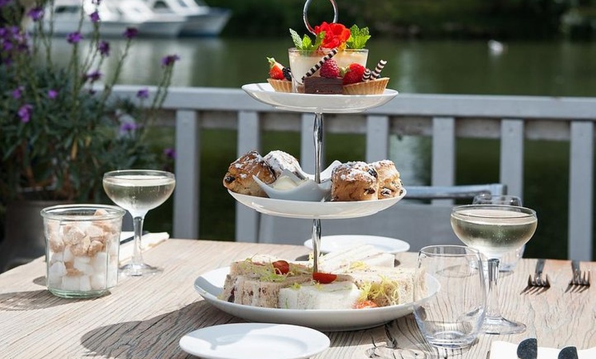 Image 8: Afternoon Tea Sightseeing River Cruise in Oxford