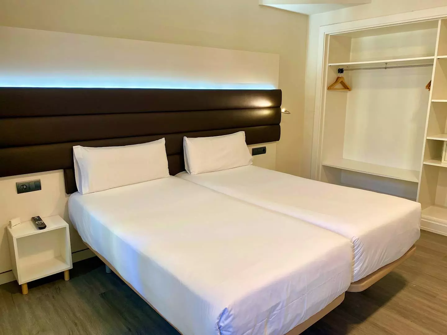 ✈ SPANIEN | Barcelona - BCN Urban Hotels Del Comte 2*, 2 Nächte - C...