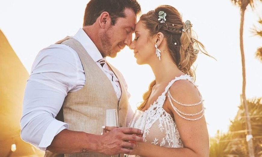 Image 20: Cancun Romantic Beach Photoshoot
