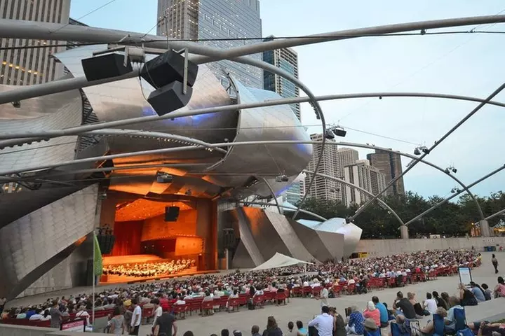 Chicago Bike & Classic Food Tour: Bikes, Bites & Views - Adults
