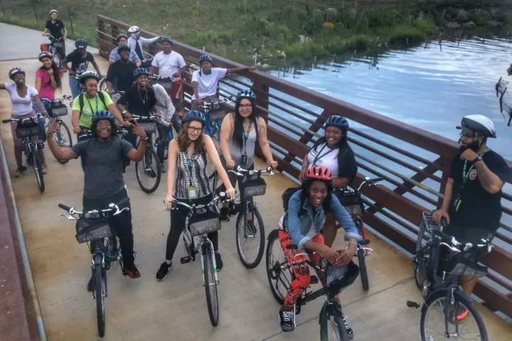 Bike Tour of Chicago's Lakefront Neighborhoods