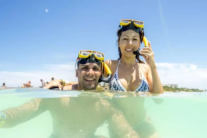 Isla Mujeres Tour in Private Catamaran with Food & Drinks