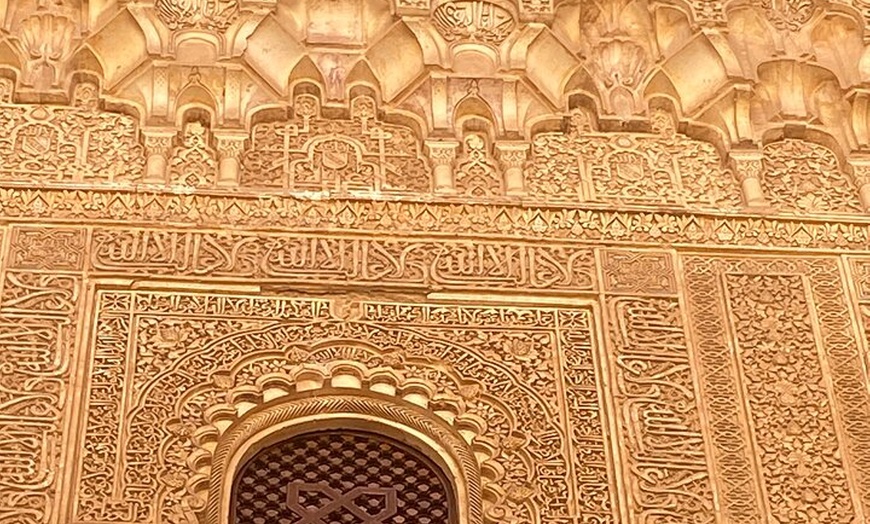 Image 12: Entradas de La Alhambra con Palacios Nazaríes +Tren Turístico