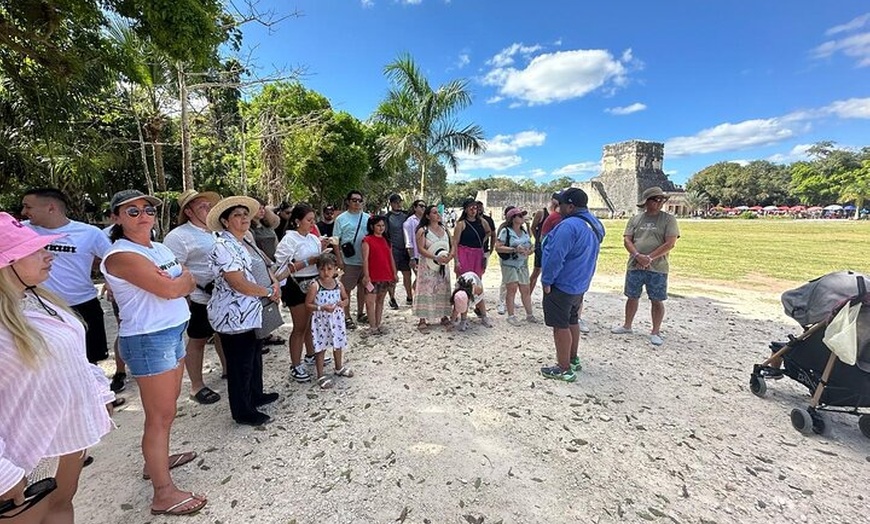 Image 3: Tour to Chichen Itza-Tickets, food and cenote
