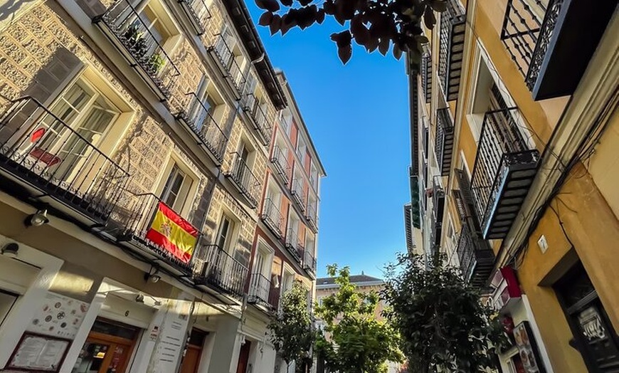 Image 5: Madrid : Tour a pie por La Latina con bebida y tapas tradicionales