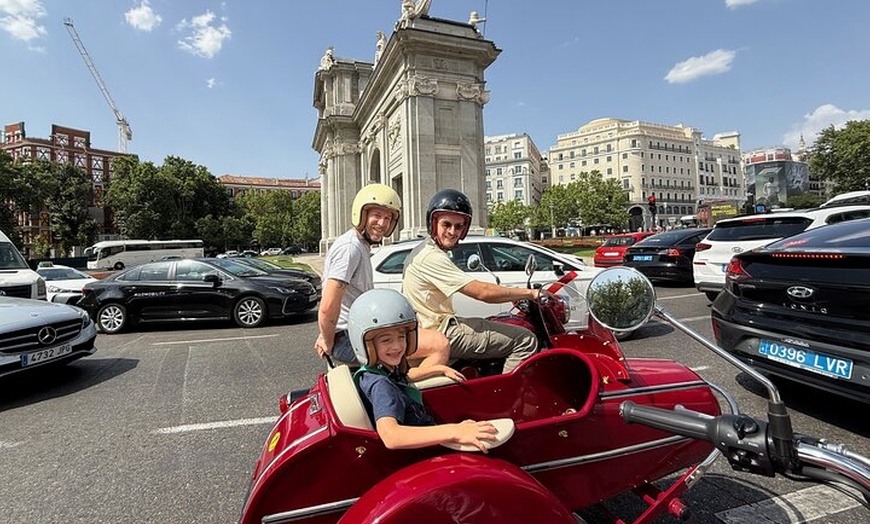 Image 4: Madrid Destaca 1 hora Monumentos emblemáticos por Sidecar