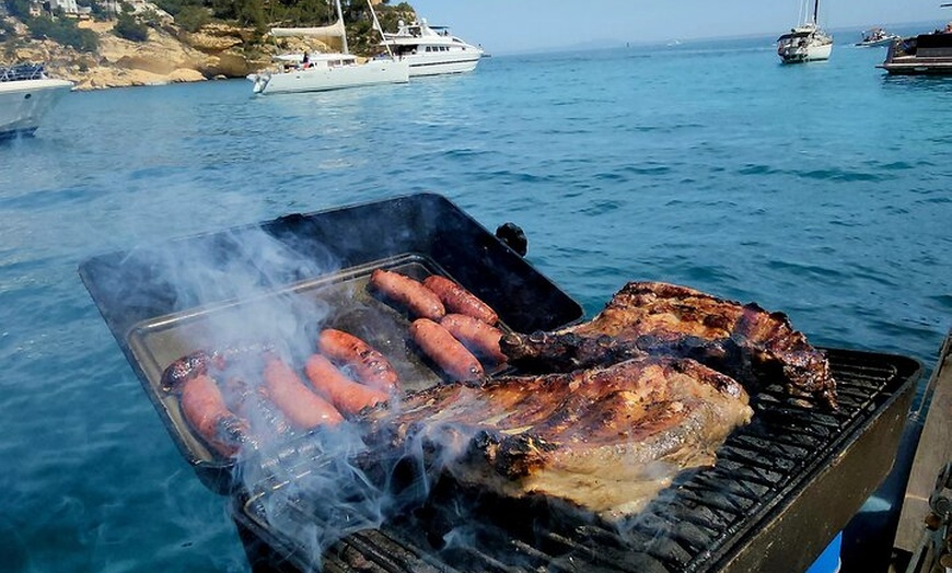 Image 4: Experiencia Gastronómica a Bordo de Velero Clásico en Palma
