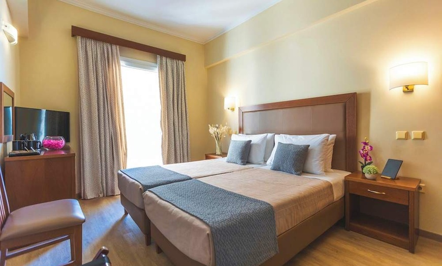 Image 10: ✈ ATENY I OKOLICE | Ateny - Marina Athens Hotel 3* - City break