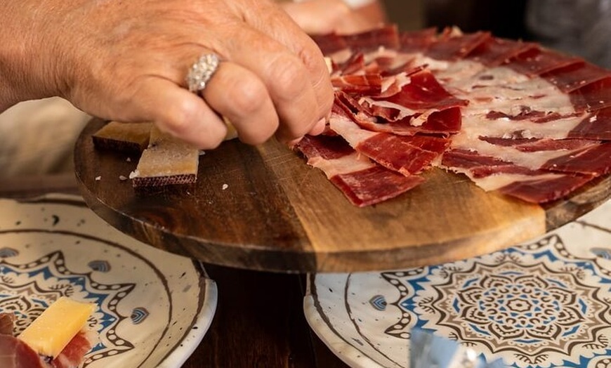 Image 1: Excursión gastronómica a pie por el sabor de España