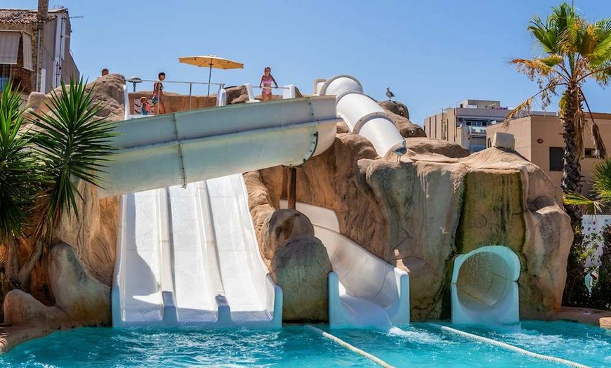 Image 41: ✈ COSTA BARCELONA | Pineda de Mar - Hotel Pineda Splash 4* - Baseny