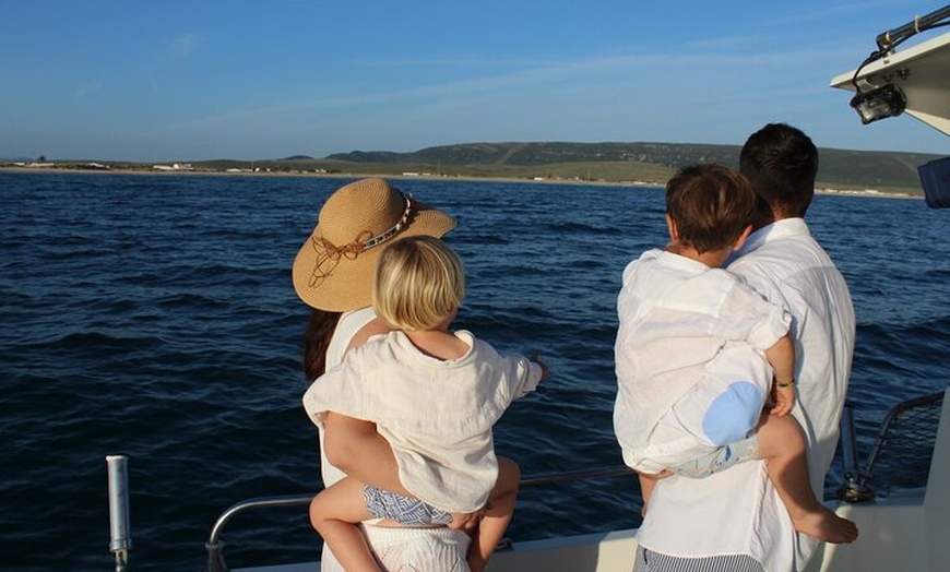 Image 5: Tour Privado en Barco por Trafalgar,Cádiz con Aperitivo y Snorkel