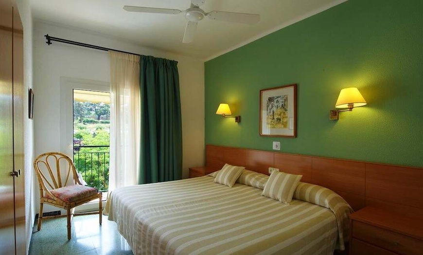 Image 3: ✈ COSTA BRAVA | Lloret de Mar - Hotel Ninays 2*, 2 Nächte - Außenpool