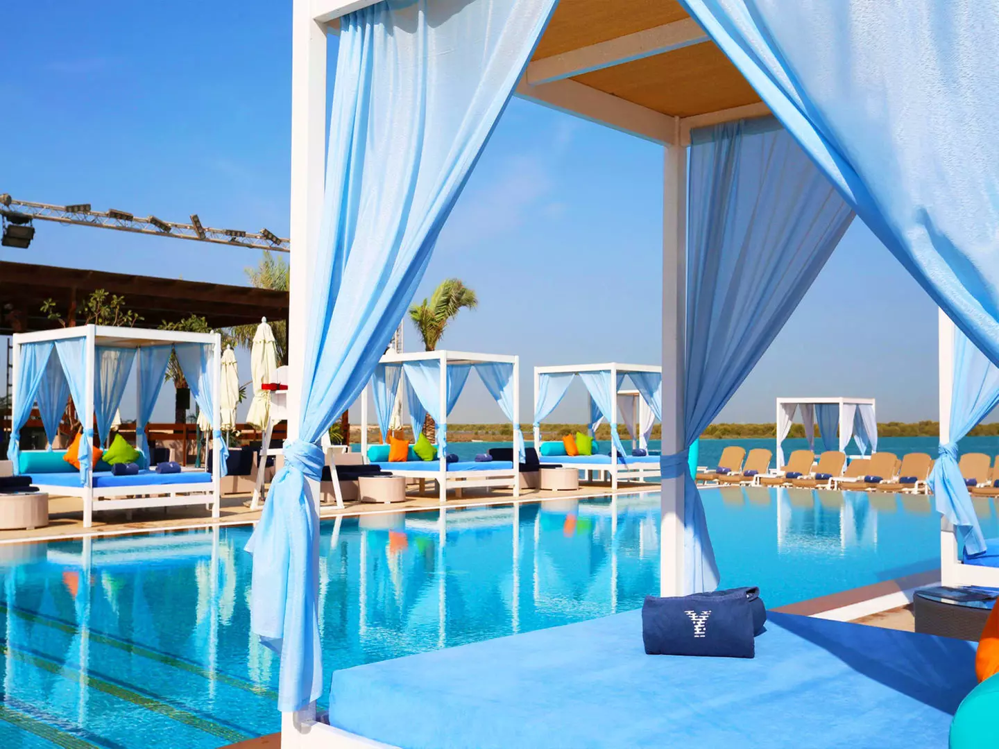 ✈ EMIRATS ARABES UNIS | Abu Dhabi - Crowne Plaza Yas Island 4* - Piscine - Primary Image