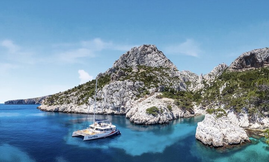 Image 1: Le Brunch sur un Catamaran Calanques de Marseille Vieux Port