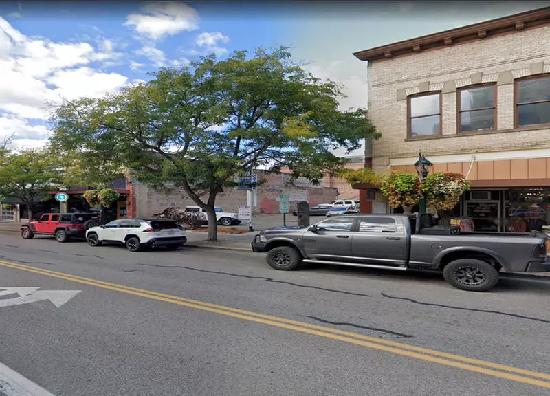 Parking at [IC15] 417 Sherman Ave. Lot