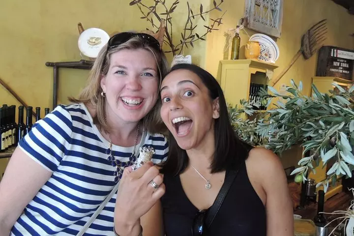 #1 Sonoma Walking Food, Wine Tasting & History Tour (Public Tour)