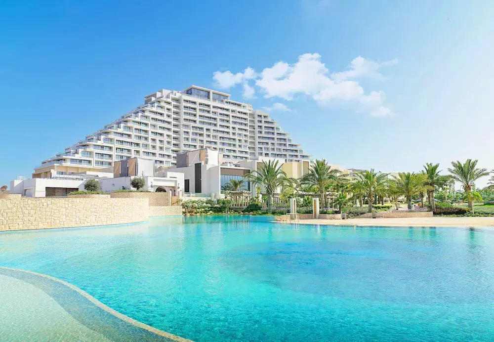 ✈ ZYPERN | Limassol - City of Dreams Mediterranean 5*, 3 Nächte - Außenpool - Primary Image