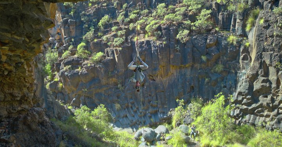 Experiencia de rappel en un barranco volcánico en Tenerife