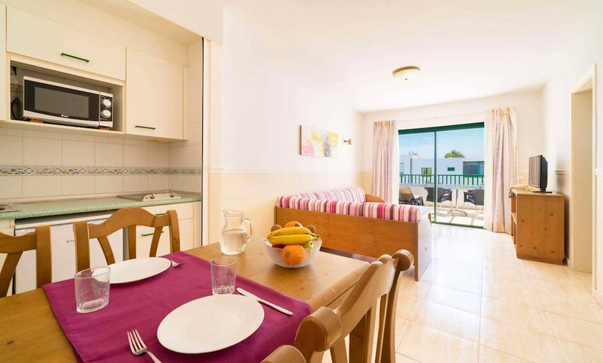 Image 8: ✈ LANZAROTE | Costa Teguise - Galeón Playa 3*, 4 nachten - Stadscen...