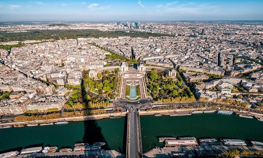 Image 4: Visite de l'ascenseur de la Tour Eiffel avec accès facultatif au de...